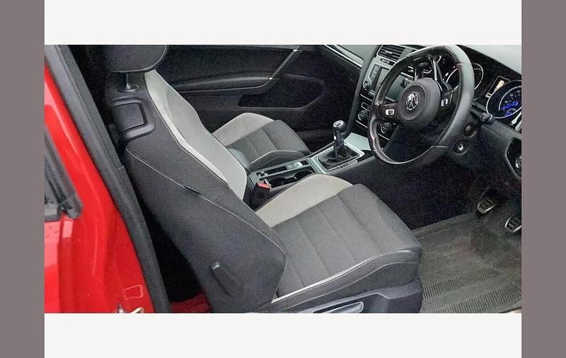 Used VW Golf VII R 296 HP (217 kW) 2016 Red Hatchback