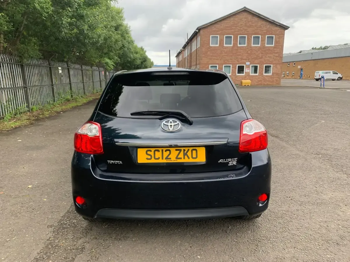 Used Toyota Auris SR 132 HP (97 kW) 2012 Grey Hatchback