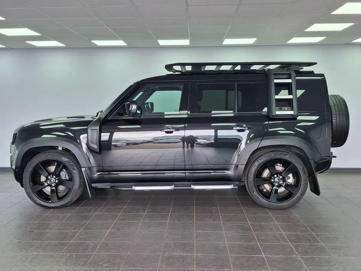 Used Land Rover Defender HSE Dynamic 296 HP (217 kW) 2023 Black SUV