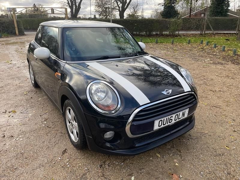 Begagnad Mini Cooper Hatch 2016 Svart Halvkombi