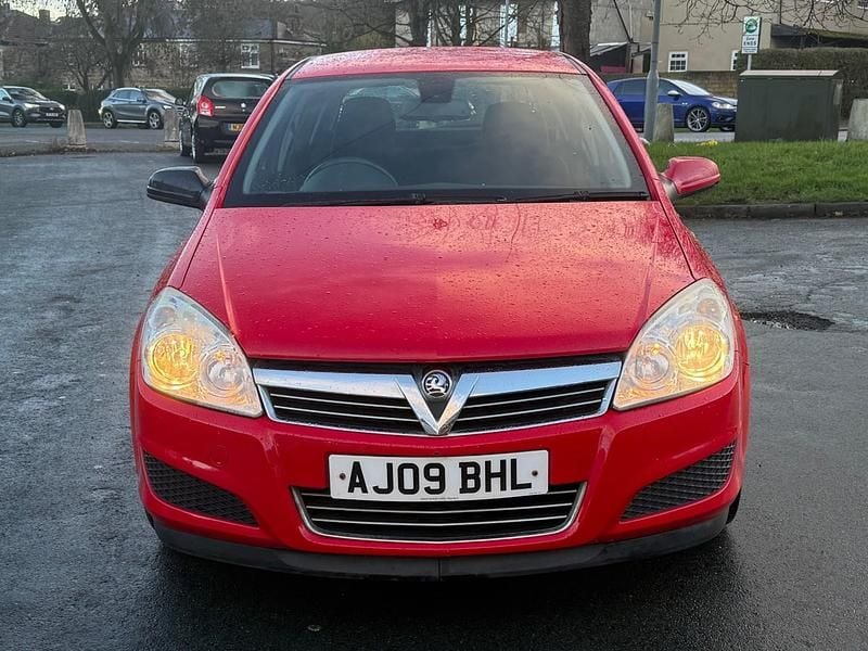 Used Vauxhall Astra Active 110 HP (80 kW) 2009 Red Hatchback