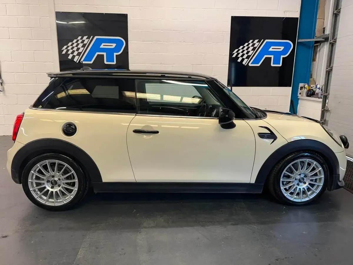 Used Mini Cooper S Hatch 279 HP (205 kW) 2017 White Hatchback