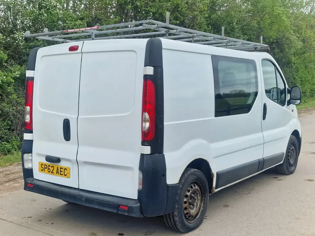 Second-hand Vauxhall Vivaro 90 CP (66 kW) 2012 Alb Monovolum