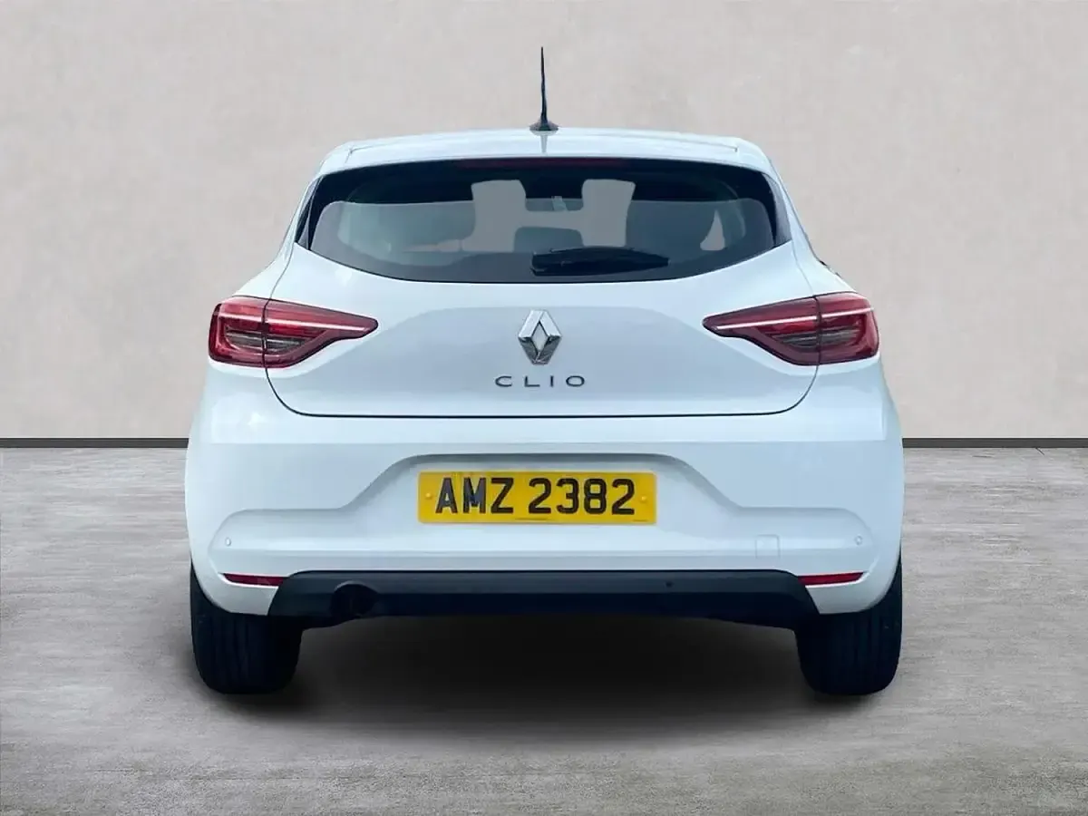 Used Renault Clio Evolution 90 HP (66 kW) 2023 White Hatchback