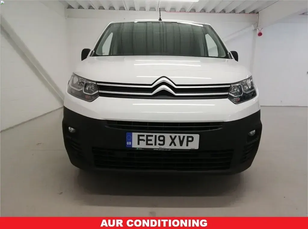 Used Citroën Berlingo 98 HP (72 kW) 2019 White MPV