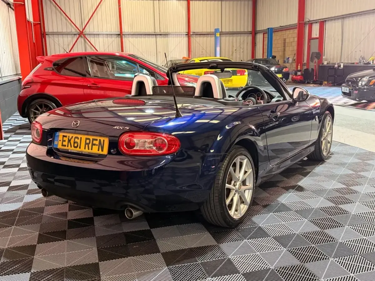 Begagnad Mazda MX5 Inclusive 161 HK (118 kW) 2011 Blå Cab