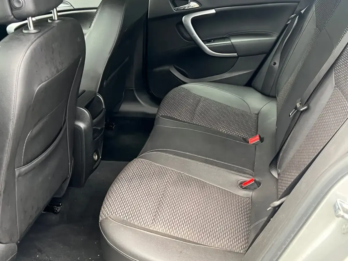 Second-hand Vauxhall Insignia 2016 Argintiu Hatchback