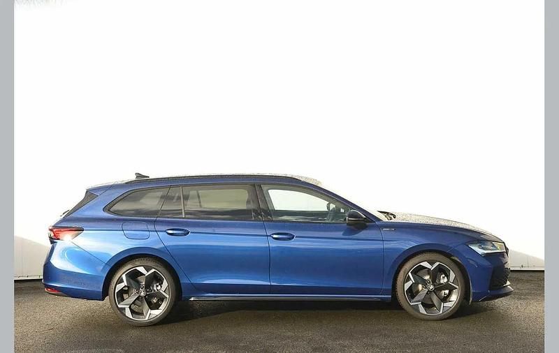 New Skoda Superb SportLine 261 HP (191 kW) 2025 Cobalt blue metallic Estate