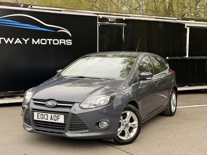 Used Ford Focus Zetec 105 HP (77 kW) 2013 Grey Hatchback