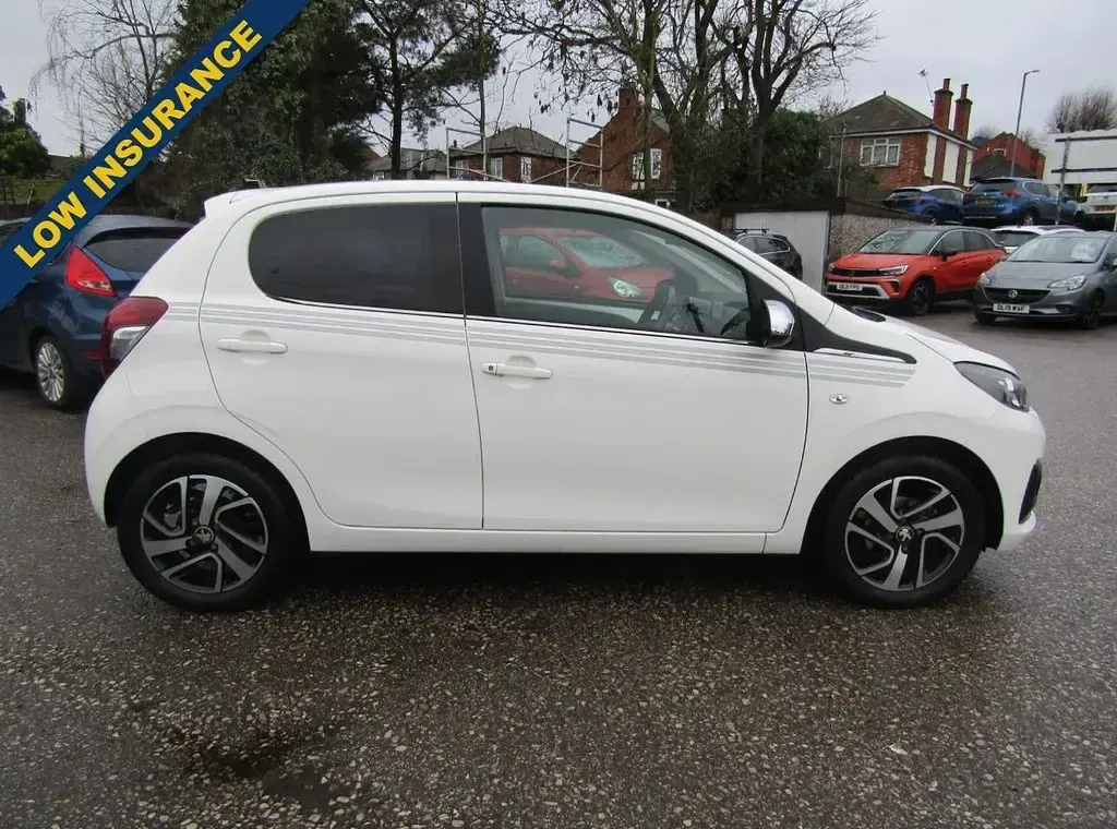 Used Peugeot 108 Collection 72 HP (52 kW) 2018 White Hatchback