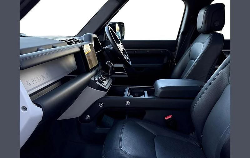 Used Land Rover Defender HSE Dynamic 397 HP (291 kW) 2024 Silver SUV