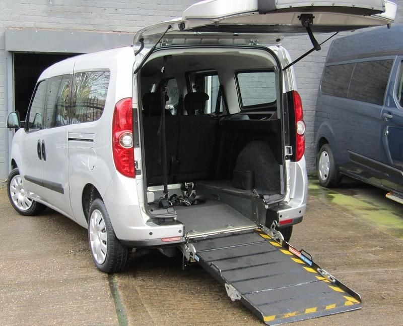 Used Vauxhall Combo 95 HP (69 kW) 2018 Silver MPV