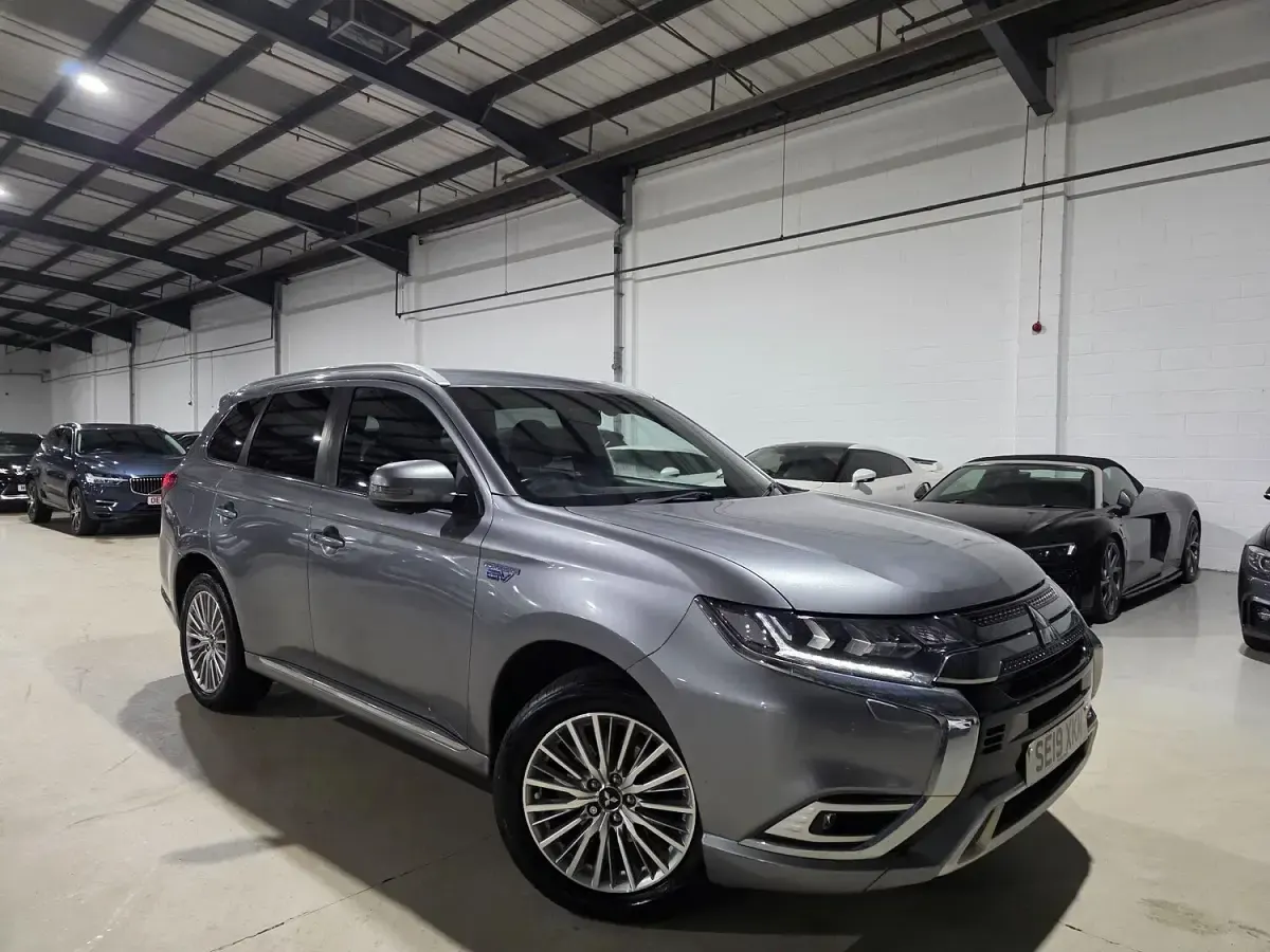 Used Mitsubishi Outlander P-HEV 174 HP (127 kW) 2019 Grey SUV