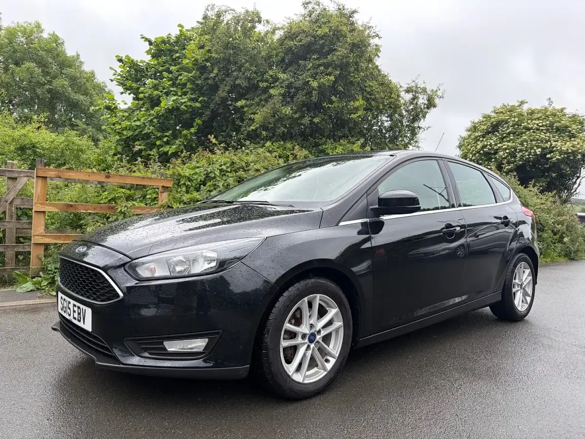 Used Ford Focus Zetec 125 HP (91 kW) 2015 Black Hatchback