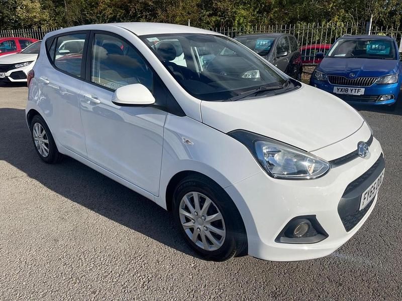 White Used 2015 Hyundai i10 SE Hatchback | £6,199 (Fair price) - Image 1/4