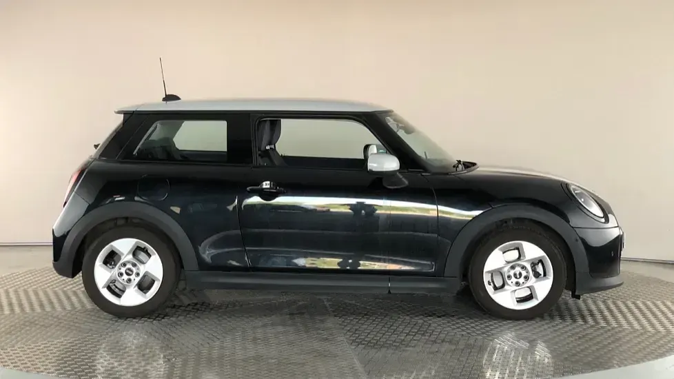 Used Mini Cooper Hatch 154 HP (113 kW) 2024 Black Hatchback