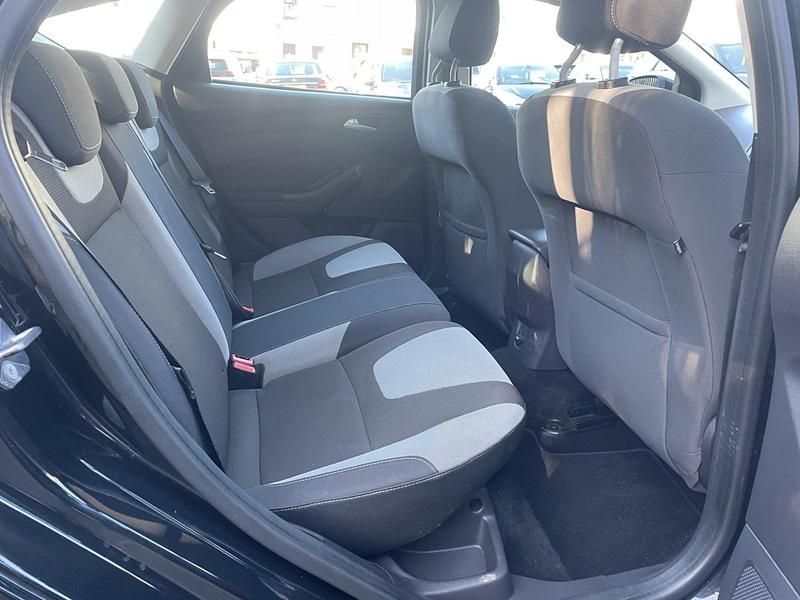 Usado Ford Focus Zetec 115 HP (84 kW) 2011 Preto Citadino