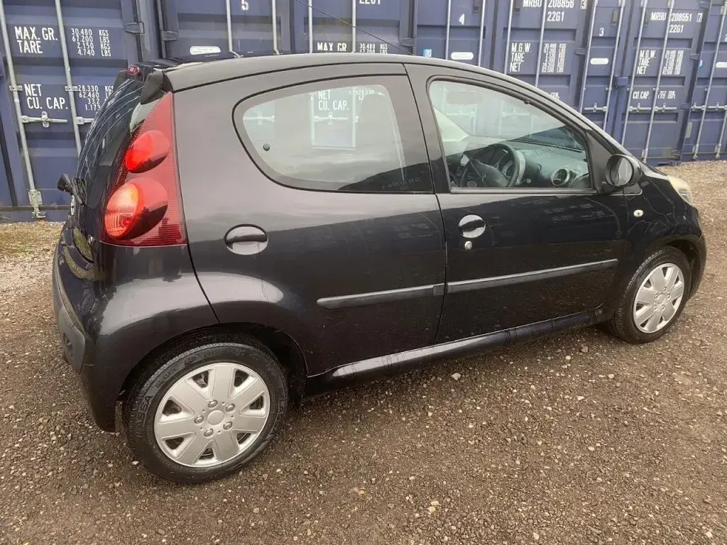 Used Peugeot 107 Active 68 HP (50 kW) 2012 Black Hatchback