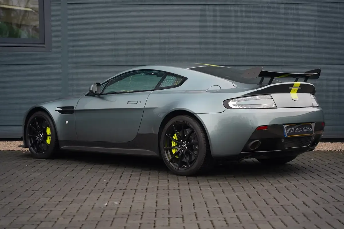Used Aston Martin V12 Vantage 603 HP (443 kW) 2017 Green Coupe