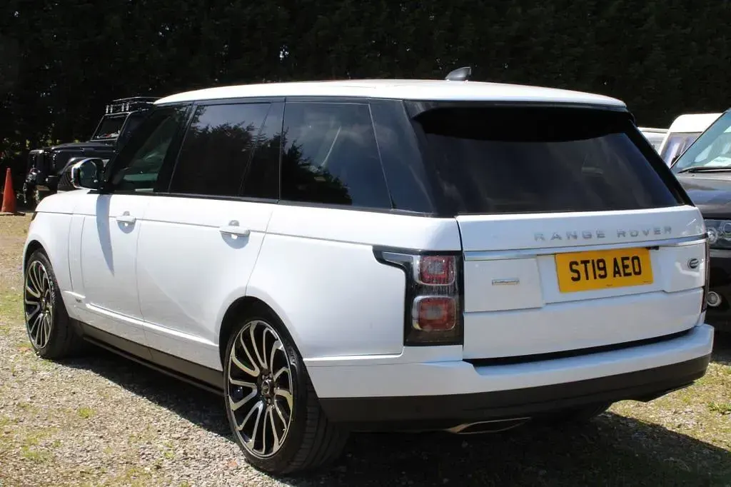 Used Land Rover Range Rover Autobiography 339 HP (249 kW) 2019 White SUV