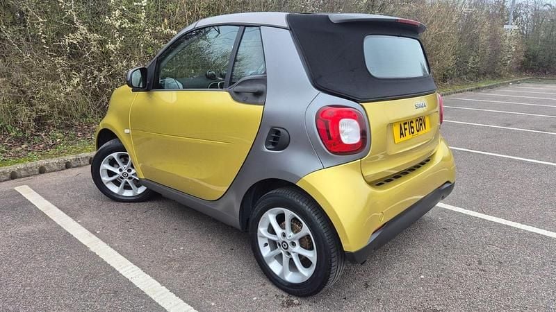 Used Smart ForTwo Cabrio Passion 71 HP (52 kW) 2016 Yellow Cabriolet