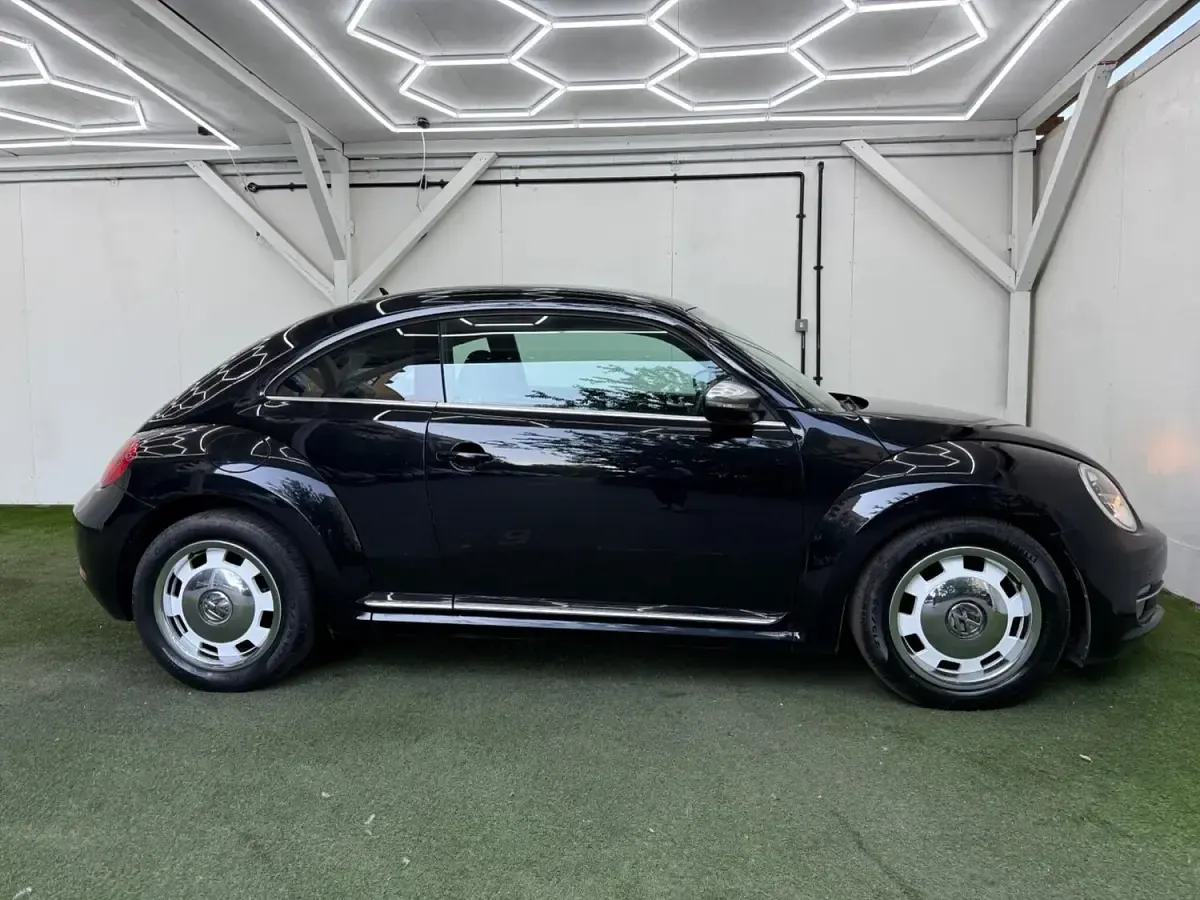 Used VW Beetle Design 150 HP (110 kW) 2015 Black Hatchback