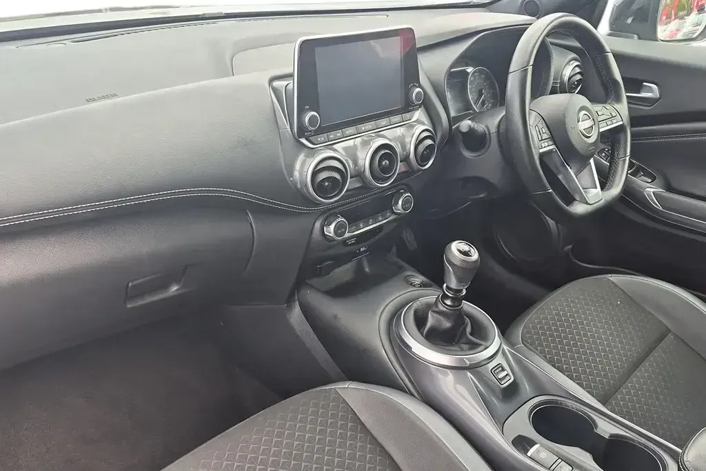 Used Nissan Juke N-Connecta 114 HP (83 kW) 2024 Grey SUV