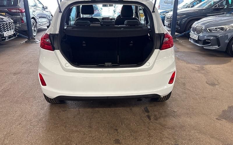 Used Ford Fiesta Zetec 86 HP (63 kW) 2018 White Hatchback