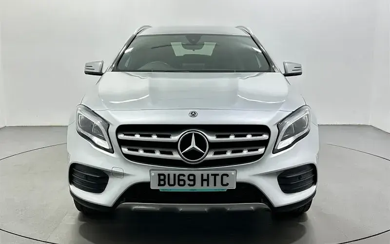 Usado Mercedes GLA180 AMG line 122 HP (89 kW) 2019 Prateado SUV