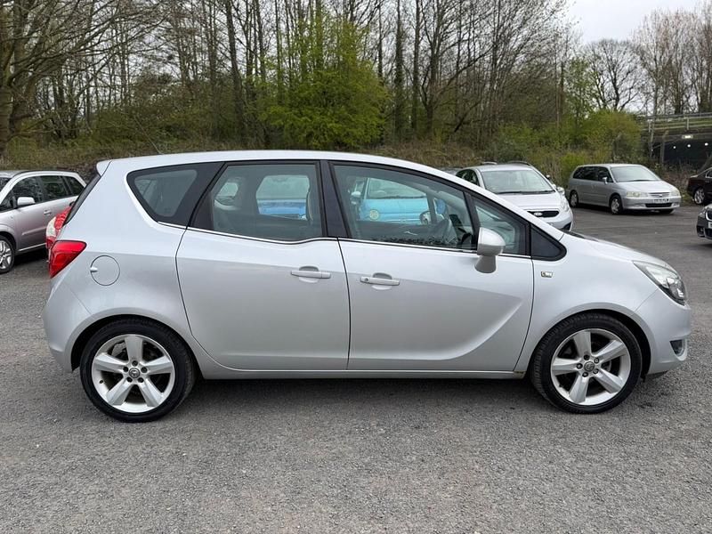 Second-hand Vauxhall Meriva 2014 Argintiu Monovolum