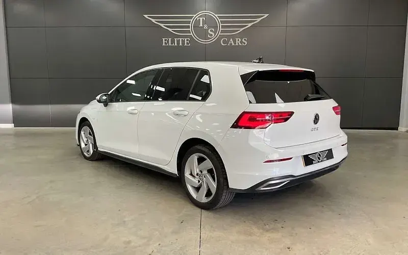 Second-hand VW Golf VIII GTE 245 CP (180 kW) 2024 Hatchback