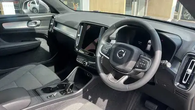 Used Volvo XC40 Core 161 HP (118 kW) 2026 SUV