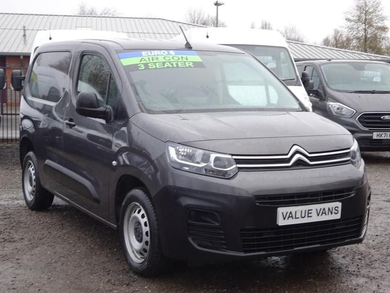 Used Citroën Berlingo 100 HP (73 kW) 2024 Grey MPV