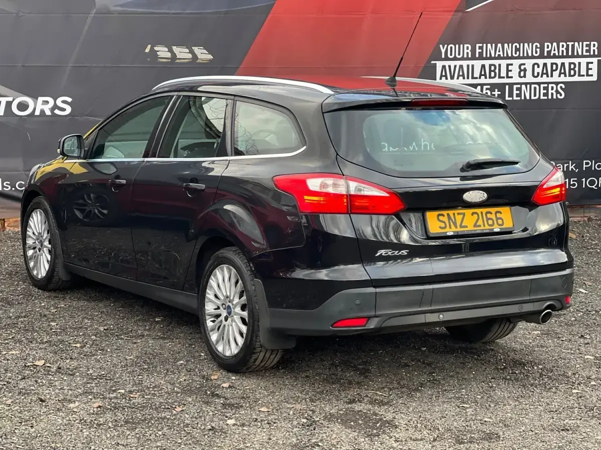 Usado Ford Focus Titanium X 163 HP (119 kW) 2012 Preto Carrinha
