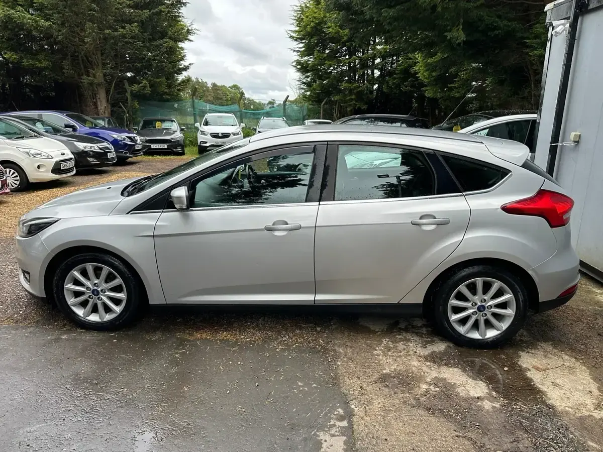 Used Ford Focus Titanium 115 HP (84 kW) 2015 Silver Hatchback