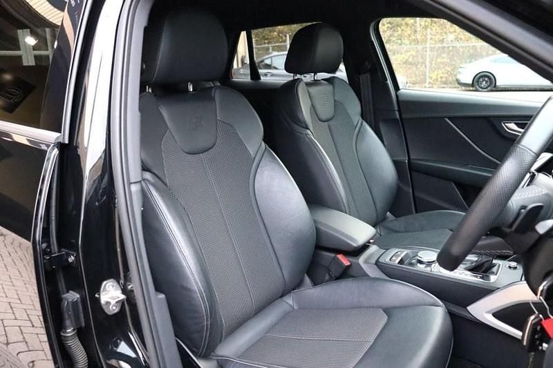 Begagnad Audi Q2 Black Edition 2021 Svart SUV