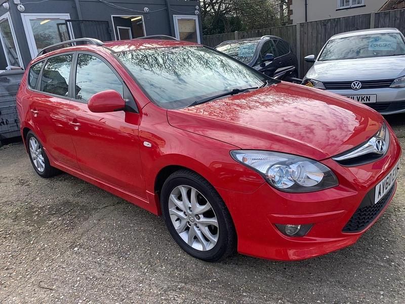 Used Hyundai i30 Comfort 2010 Red Estate