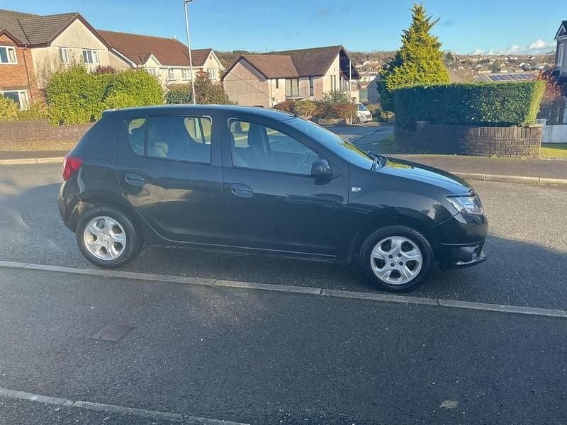 Black Used 2015 Dacia Sandero Lauréate Hatchback | £2,450 (Good price) - Image 1/4