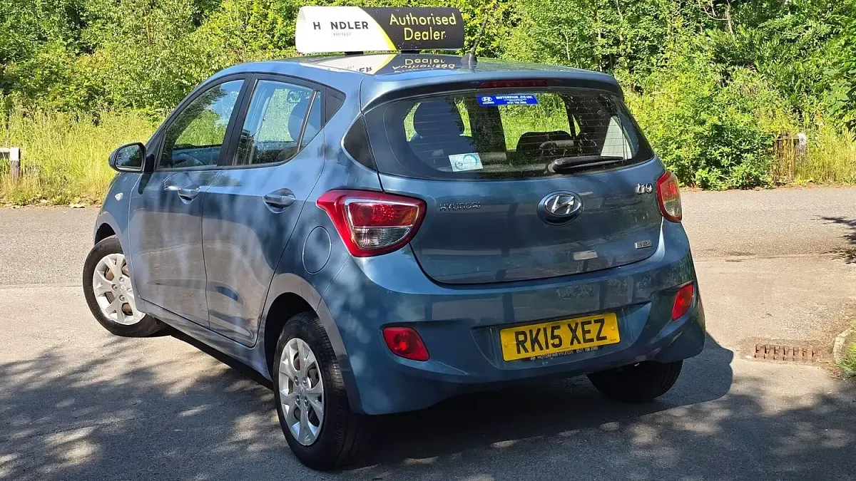 Used Hyundai i10 SE 87 HP (63 kW) 2015 Blue Hatchback