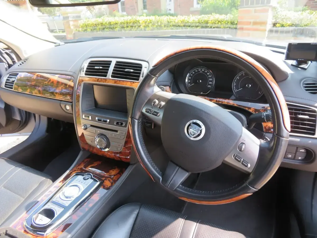 Usado Jaguar XK Luxury 2011 Cinzento Coupé