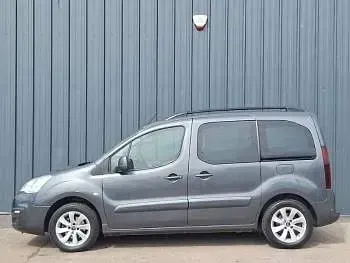 Usado Citroën Berlingo Flair 110 HP (80 kW) 2018 Cinzento Monovolume