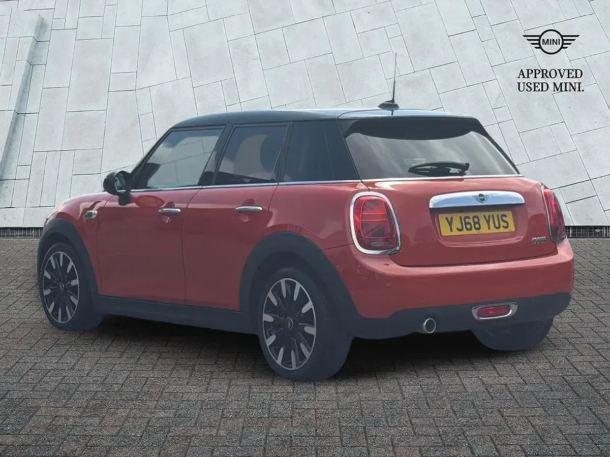 Used Mini Cooper Exclusive 134 HP (98 kW) 2019 Orange Hatchback