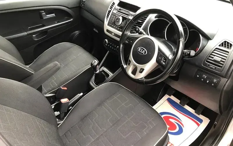 Used Kia Venga 90 HP (66 kW) 2015 Silver Hatchback