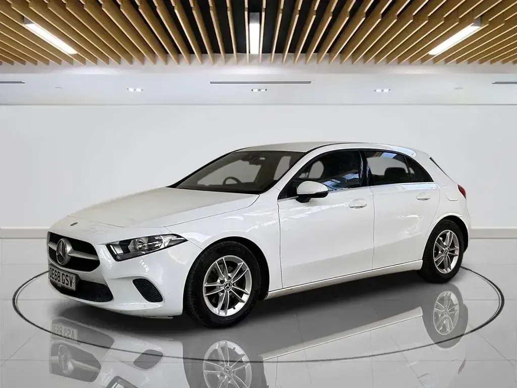 Used Mercedes A180 SE 116 HP (85 kW) 2018 White Hatchback