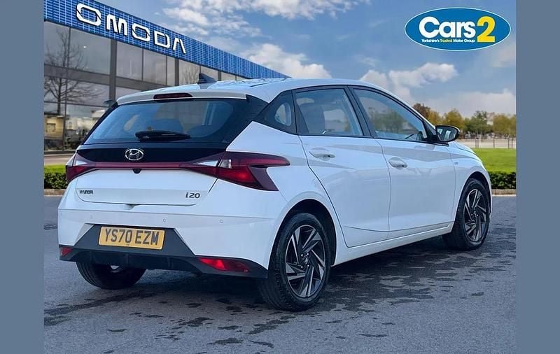Used Hyundai i20 SE 99 HP (72 kW) 2020 White Hatchback