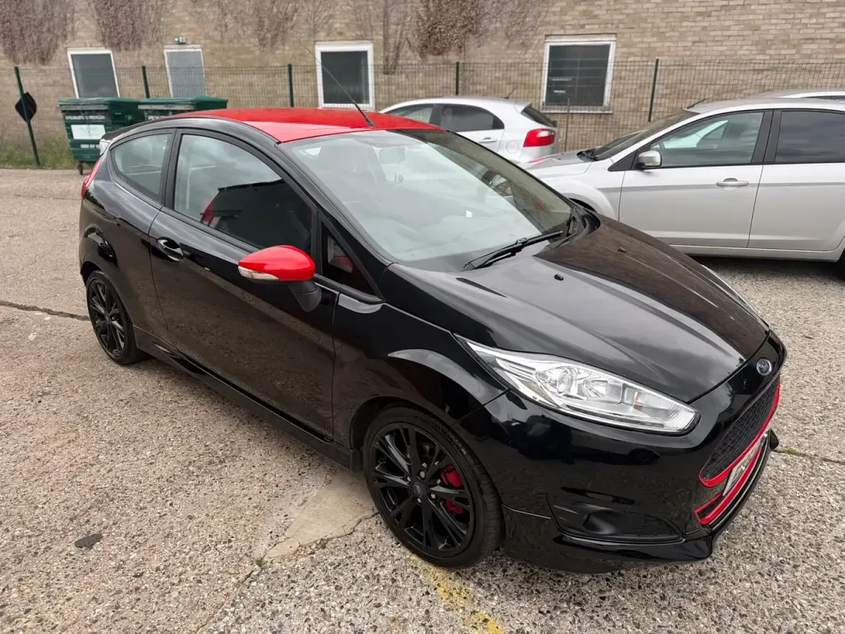 Used Ford Fiesta Zetec 140 HP (102 kW) 2015 Black Hatchback