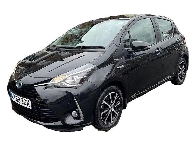 Used Toyota Yaris Hybrid 100 HP (73 kW) 2019 Black Hatchback