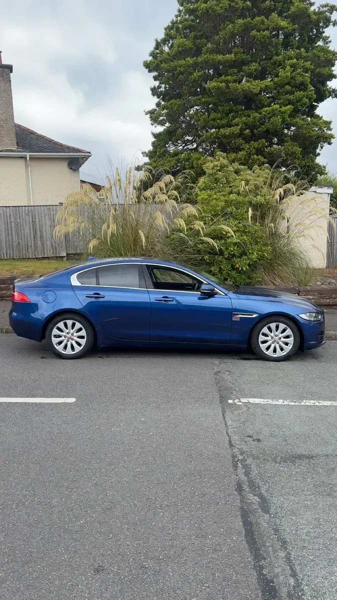 Used Jaguar XE Prestige 163 HP (119 kW) 2016 Blue Sedan