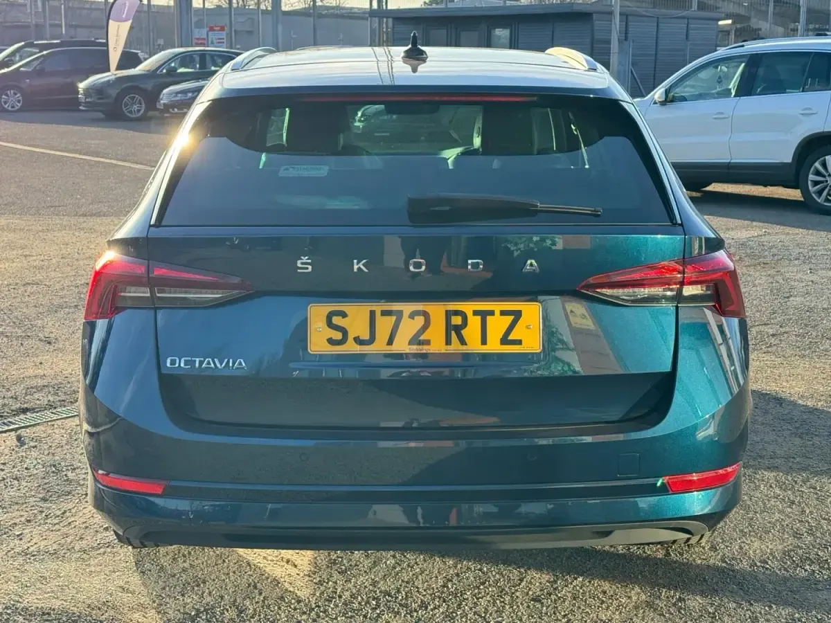 Usado Skoda Octavia SE L 150 CV (110 kW) 2022 Azul Familiar