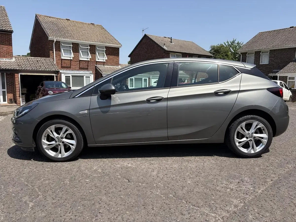 Used Vauxhall Astra SRi 150 HP (110 kW) 2017 Grey Hatchback